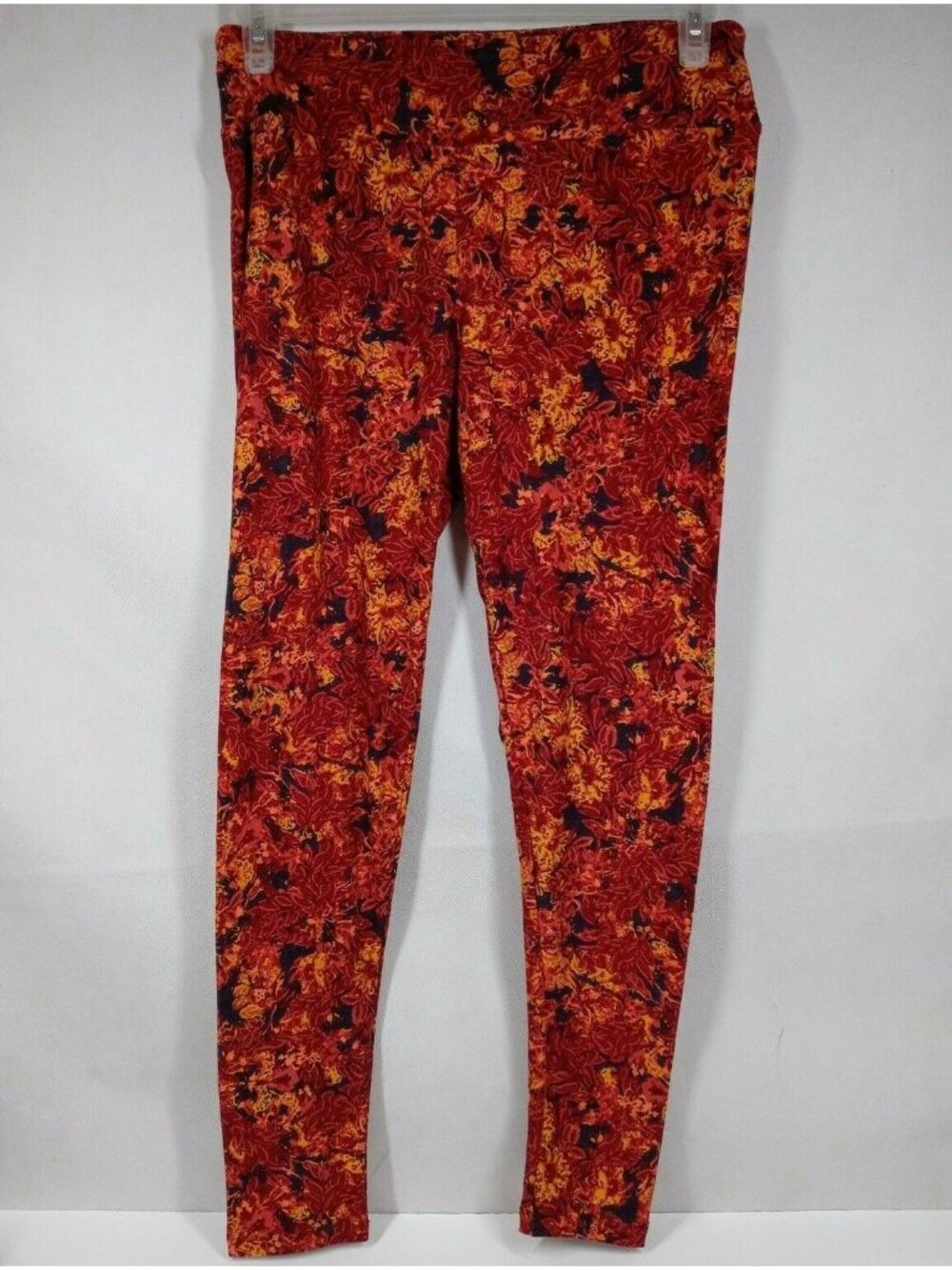 New LuLaRoe Tall & Curvy Leggings Black With Fiery Red Floral Designs